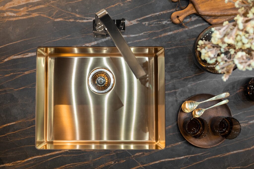 Moderne keuken Golden Glow met keramisch eiland